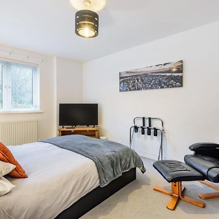 Stylish 2 Bedroom Apartment, Central Exeter, Parking On Site Екстер'єр фото