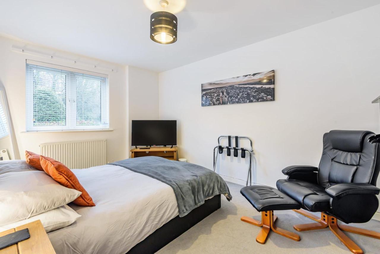 Stylish 2 Bedroom Apartment, Central Exeter, Parking On Site Екстер'єр фото