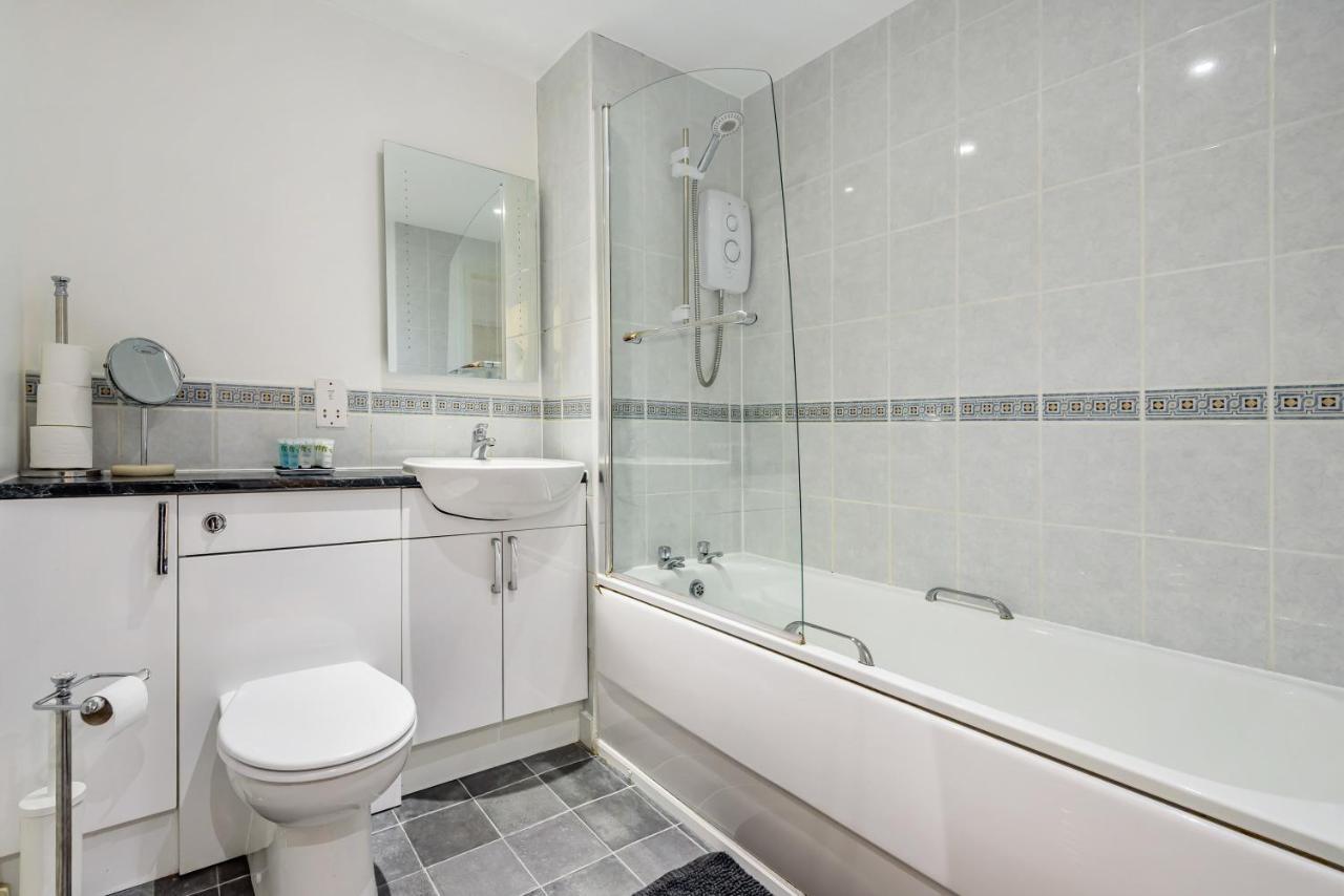 Stylish 2 Bedroom Apartment, Central Exeter, Parking On Site Екстер'єр фото