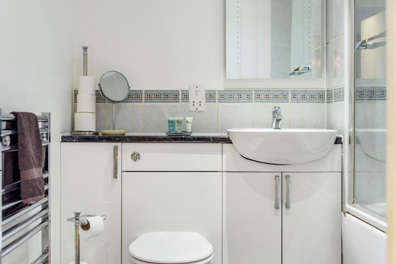 Stylish 2 Bedroom Apartment, Central Exeter, Parking On Site Екстер'єр фото
