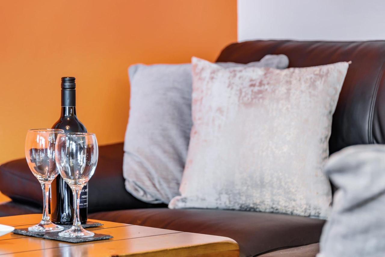 Stylish 2 Bedroom Apartment, Central Exeter, Parking On Site Екстер'єр фото