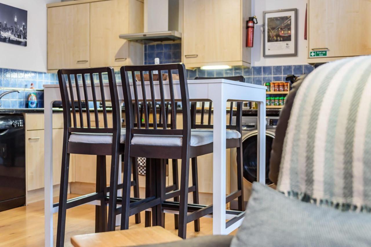 Stylish 2 Bedroom Apartment, Central Exeter, Parking On Site Екстер'єр фото