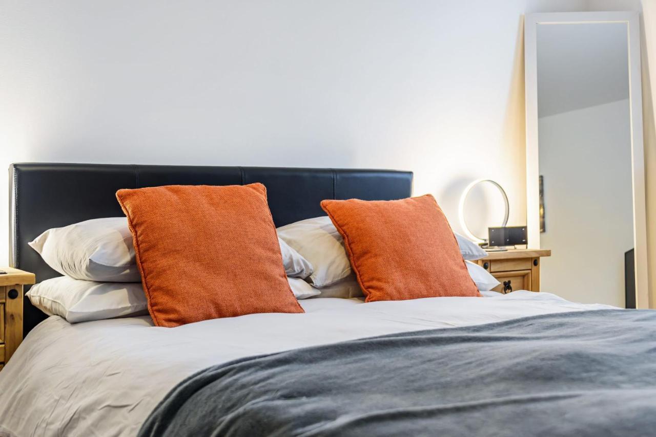 Stylish 2 Bedroom Apartment, Central Exeter, Parking On Site Екстер'єр фото