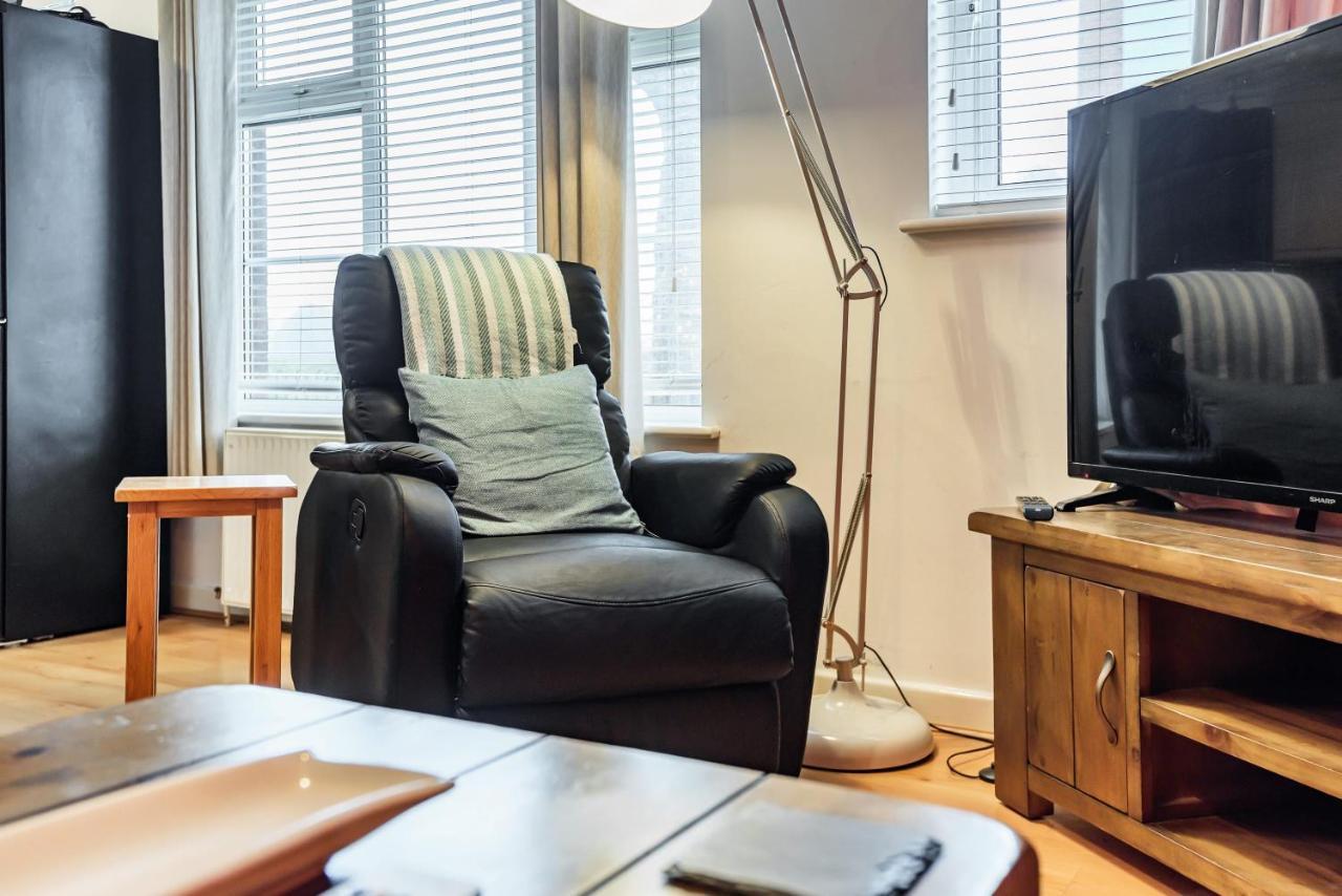Stylish 2 Bedroom Apartment, Central Exeter, Parking On Site Екстер'єр фото