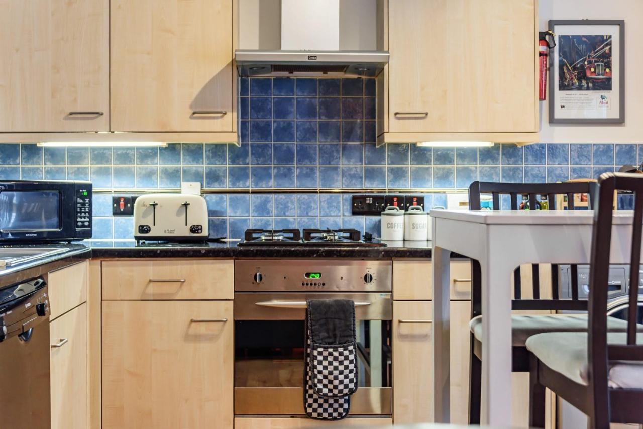 Stylish 2 Bedroom Apartment, Central Exeter, Parking On Site Екстер'єр фото